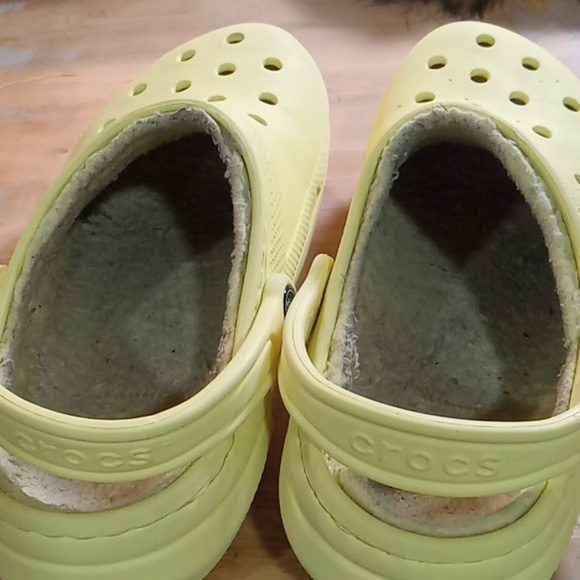 (Buy 3 Pairs For $5.00) Yellow crocs , men size 9 / wonens size 8 - Picture 6 of 6